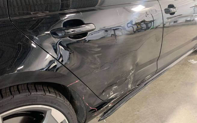 Comparison of dent and scratch damage on the right side of the black vehicle and repairs applied